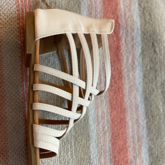 New Never Worn Journee Collection Hanni White Gladiator Sandals Size 7.5 - Picture 7 of 13